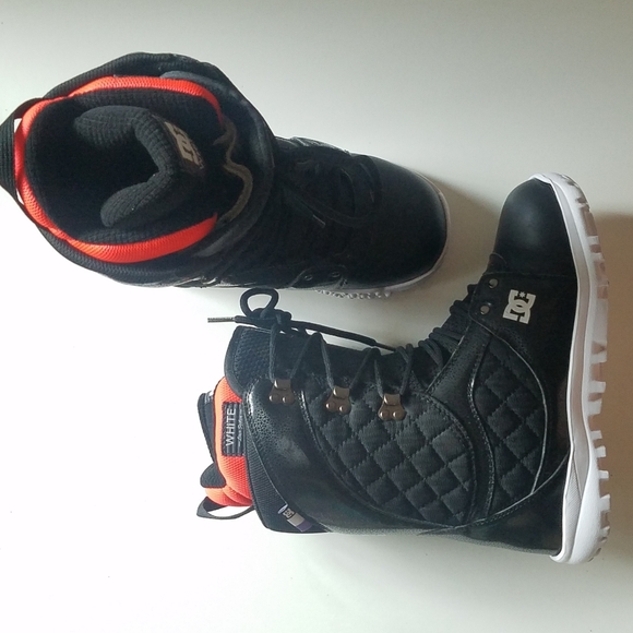DC Snowboarding Black quilted boots Unisex size 7 - Picture 10 of 13